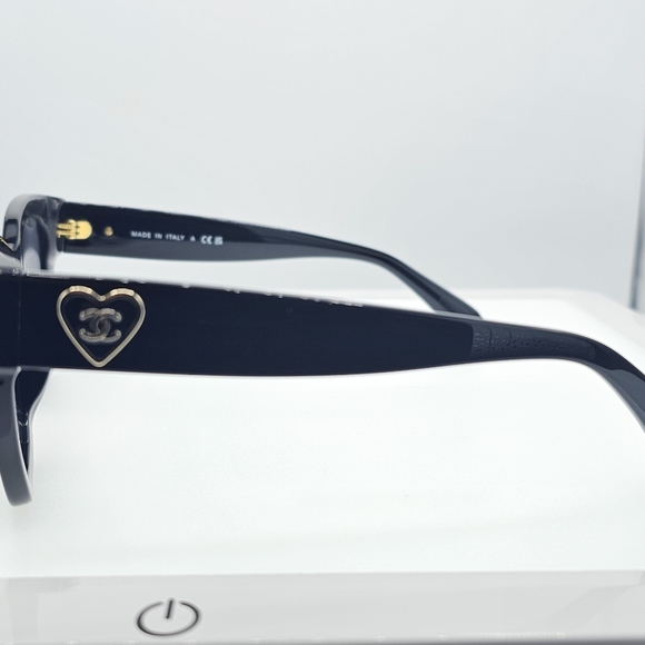 CHANEL Ref.5478 C501/S4, BLACK SUNGLASSES CHANEL HEART LOGO - Picture 8 of 15